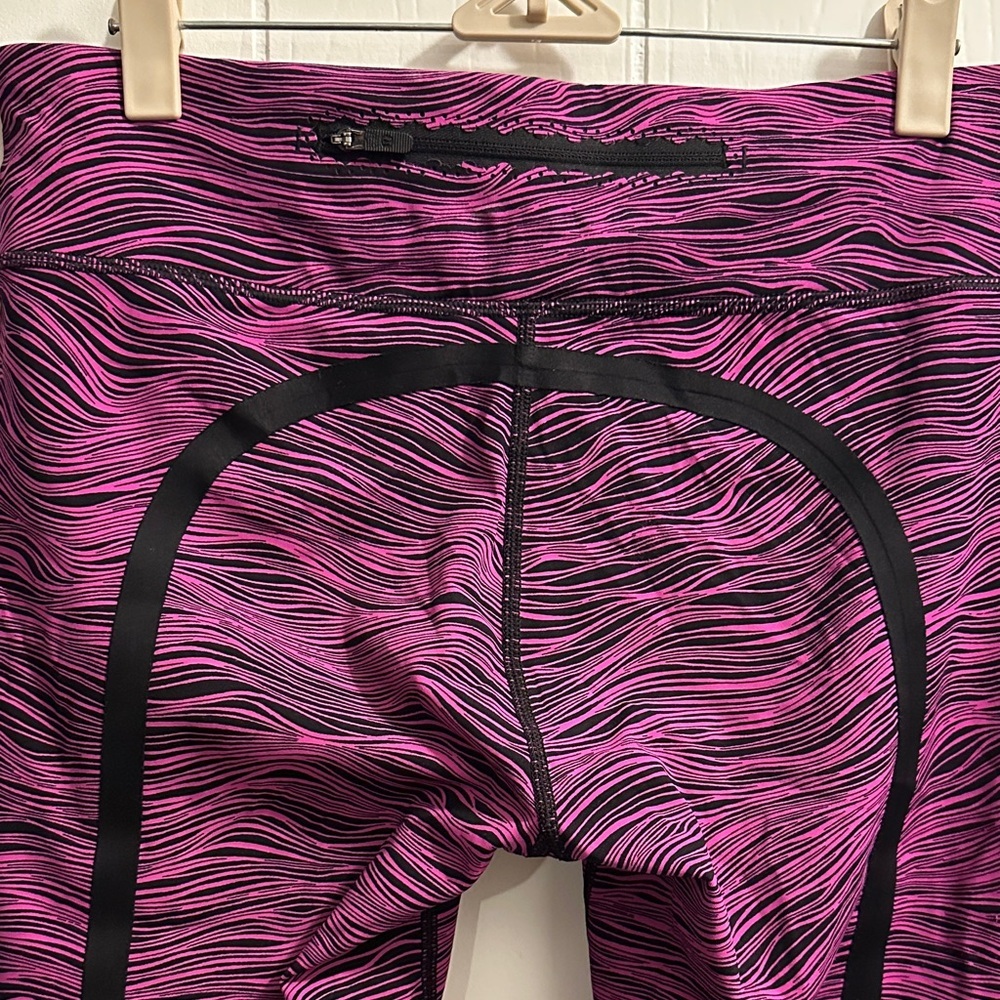 lululemon athletica Pink and Black Wave Leggings - Picture 8 of 15